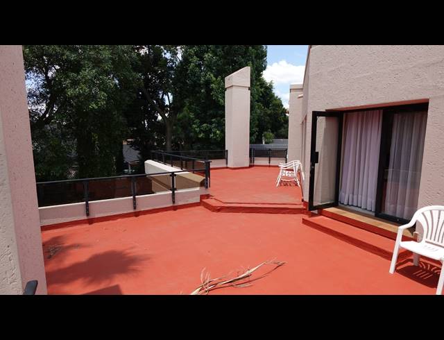5 BEDROOM FREEHOLD FOR SALE IN SILVER LAKES GOLF ESTATE